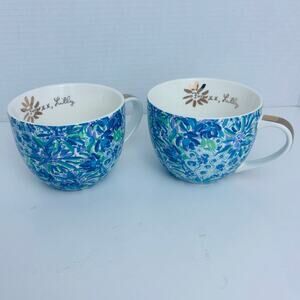 2 LILLY PULITZER Mugs Blue Floral Coffee/Tea/Cocoa Cups Lilly Lion xx Mark 12 oz